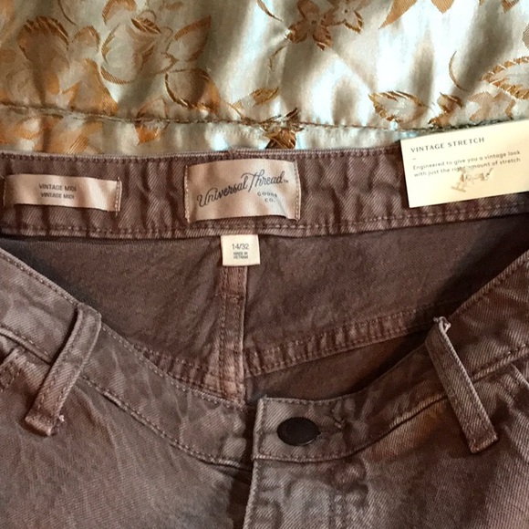 NWT Universal Threads Vintage Midi Stretch frayed hem shorts fitted hip … - Picture 2 of 9